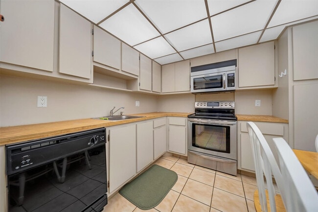 Building Photo - 801 Cypress Blvd