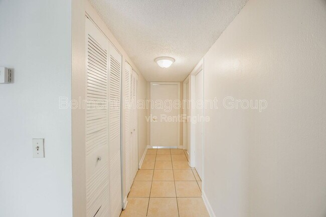 Building Photo - 605 Northlake Blvd