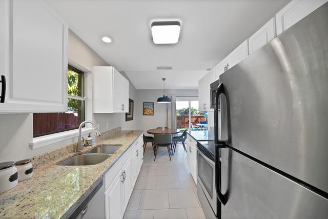 Building Photo - 1400 Lorrie Dr