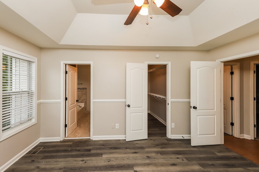 Building Photo - 7872 Newport Dr