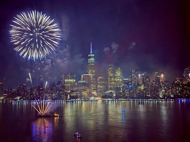 Building Photo - 99 Hudson St