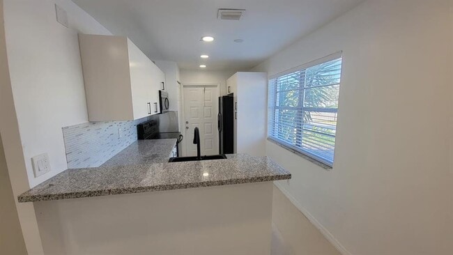 Building Photo - 831 NW 14th Way