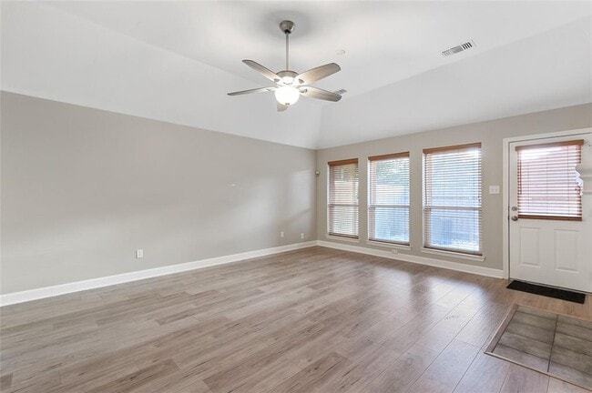 Building Photo - 10335 Emerald Oaks Dr
