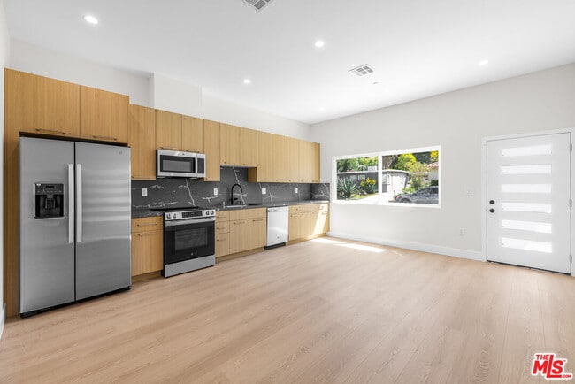 Building Photo - 5127 Don Pio Dr