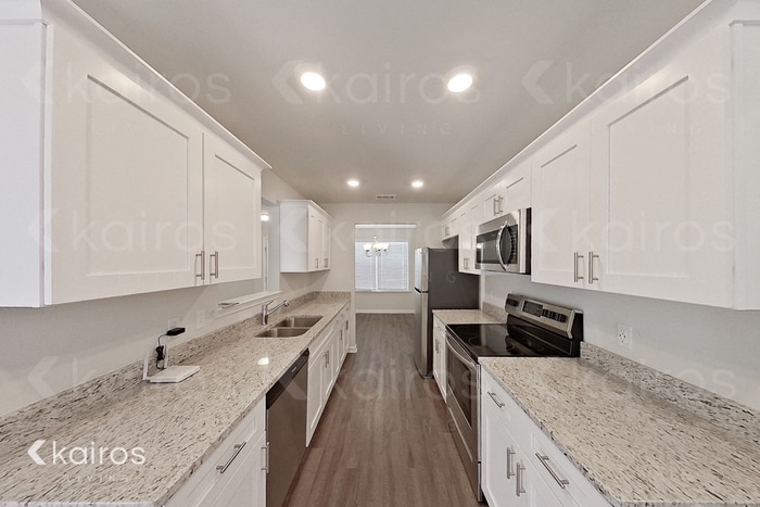 Building Photo - 203 Redwood Ct