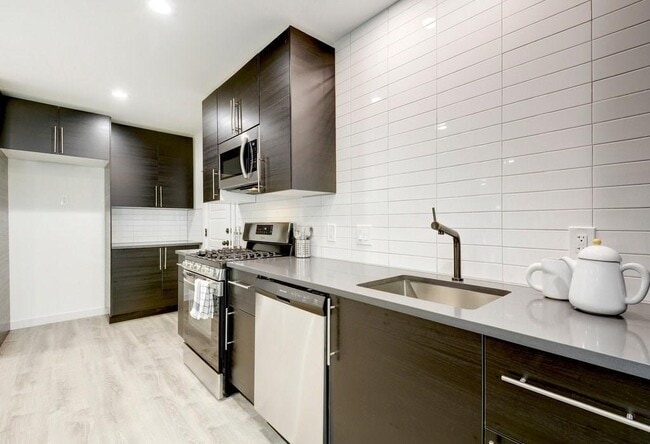 Building Photo - 306 Tamworth Ave