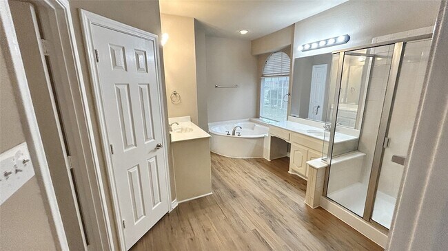 Building Photo - 8225 Painted Tree Tr