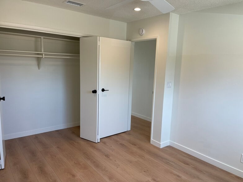 Smaller bedroom. - 1039 6th St