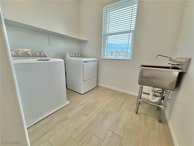 Building Photo - 9897 Angel Valley Dr