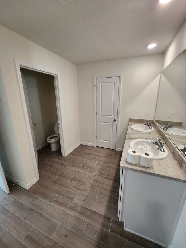 Building Photo - Spacious 4-Bedroom Modern Home in Oaks Preserve – Perfect Gainesville Location