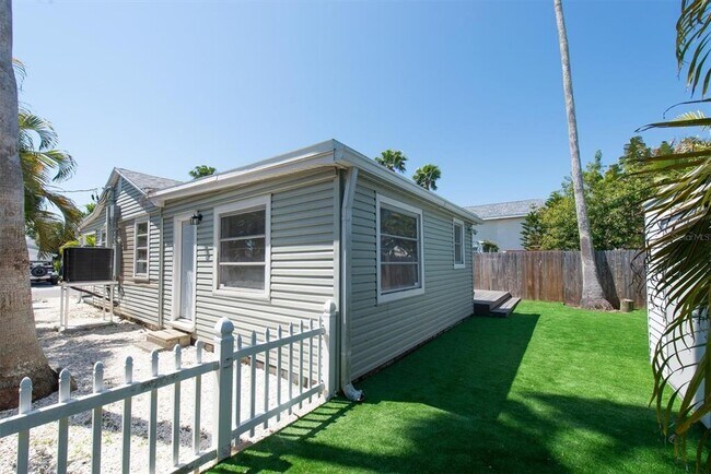 Building Photo - 358 Boca Ciega Dr