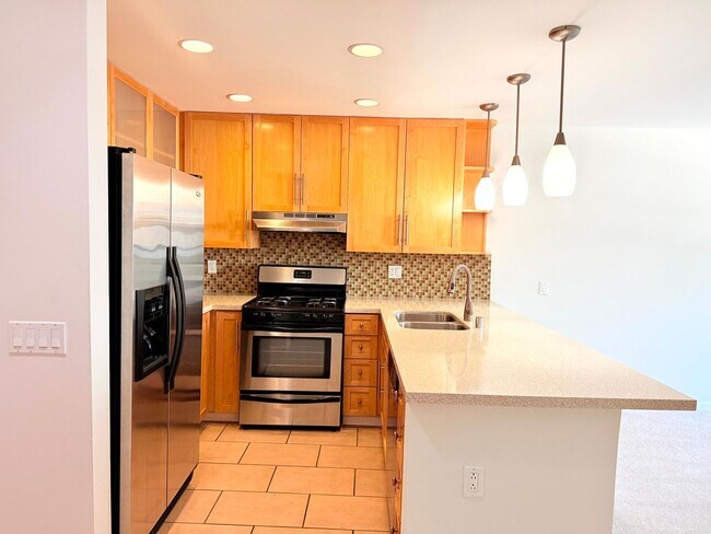 Building Photo - Fantastic Spacious 2 bed 2 bath condo in prime Sherman Oaks - Studio City with Pool and Gym!