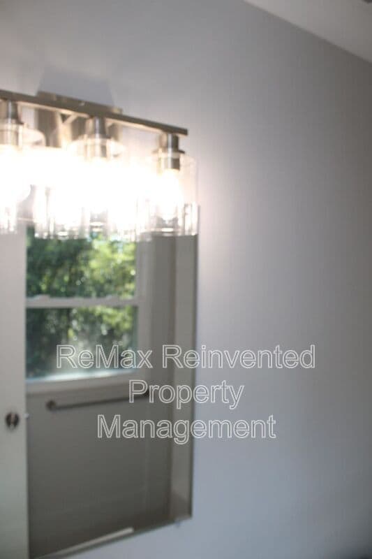 Building Photo - 3332 Hillis Rd