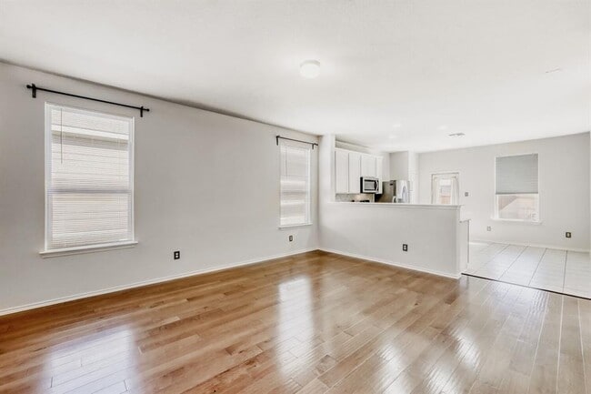 Building Photo - 183 Eves Necklace Dr.