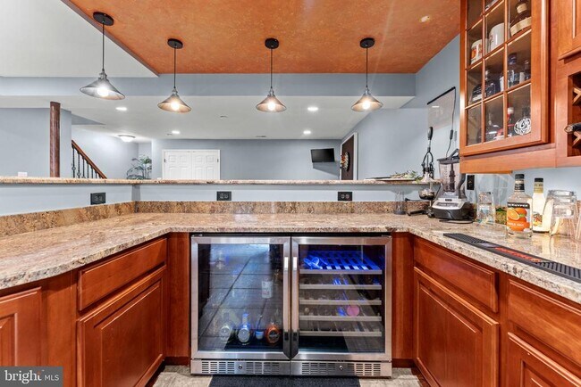Building Photo - 43550 Riverpoint Dr
