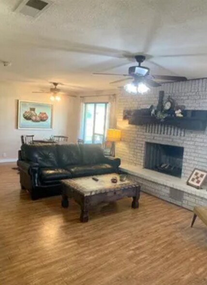 Living room - 12995 County Road 2919