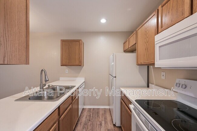 Building Photo - 407 S Memphis Way