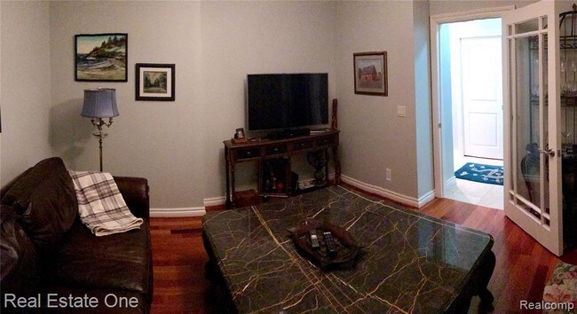 Building Photo - 202 Walnut Blvd