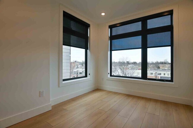 Building Photo - 2641 4th St NE