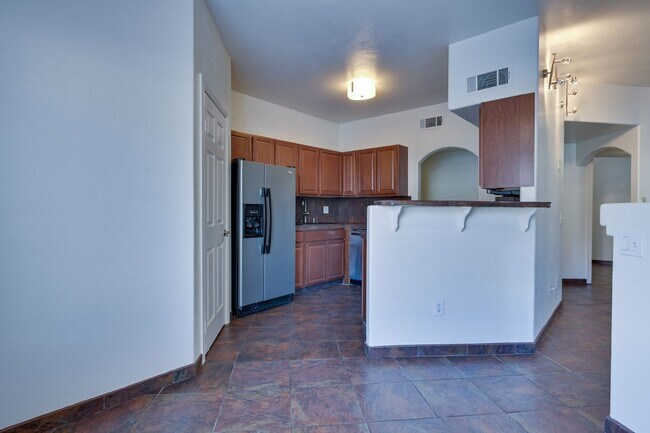 Building Photo - Guard Gated!!! Community Pool, Spa!!! Fitn...
