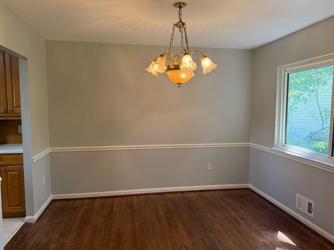 Building Photo - 13100 Cabinwood Dr