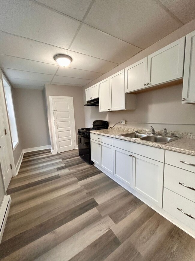 Building Photo - 539 1/2 Green St – 3 Bed, 1 Bath Home in L...
