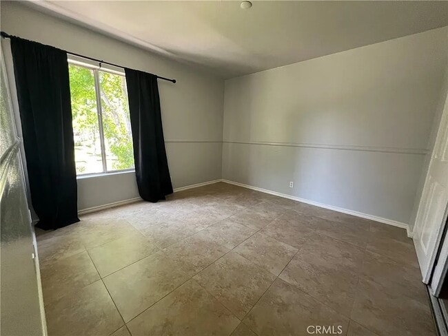 Building Photo - 36 Birchwood Ln