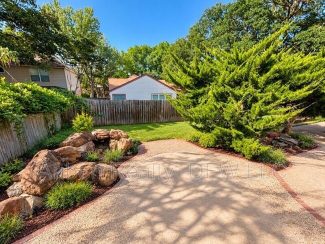 Building Photo - 514 Briarcroft Dr