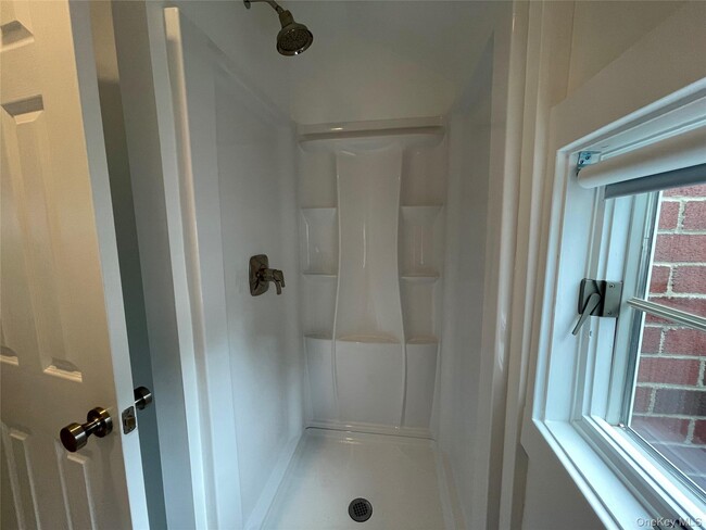 Building Photo - 41 Chestnut Ave