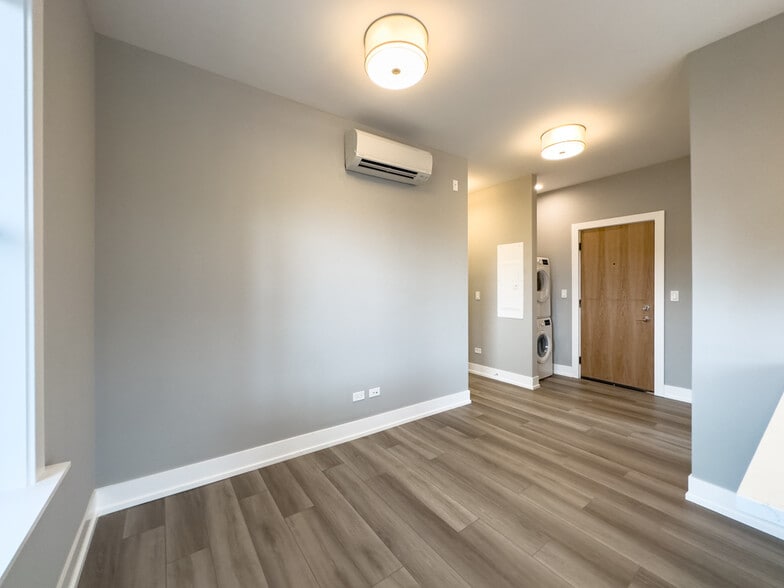 Building Photo - 3951 N Janssen Ave