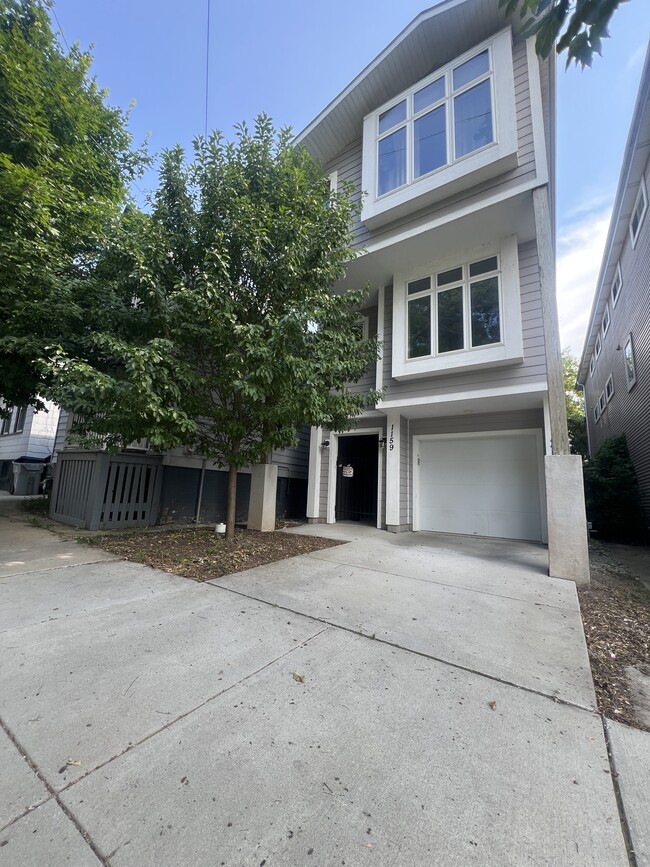 Building Photo - 1159 E Kane Pl