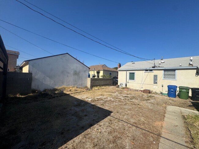 Building Photo - Beautiful 3 bedroom North Hollywood Home