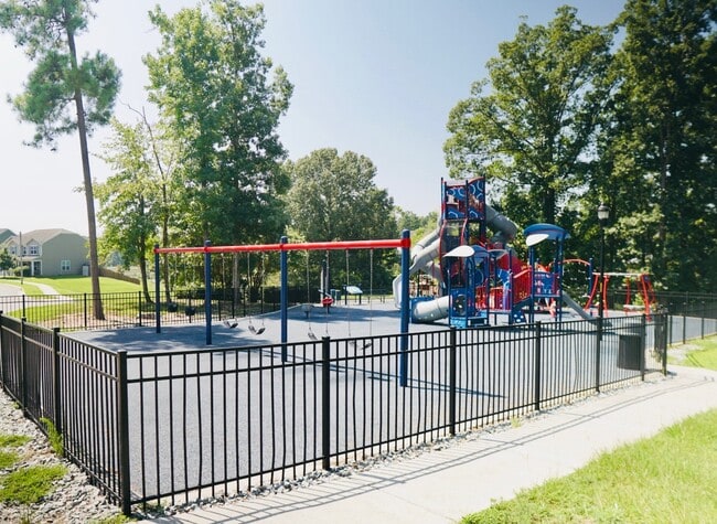 Building Photo - 106 Red Bird Dr