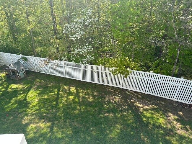 Building Photo - 425 Oakmont Ct