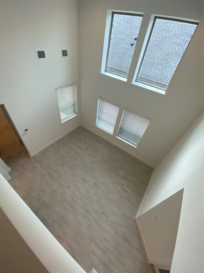 Building Photo - 31323 Balsam Hawk Ln