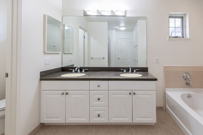 Building Photo - 92-1067 Koio Dr