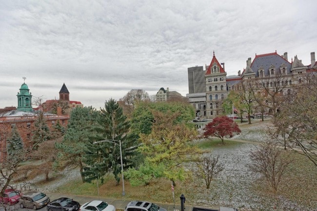 Building Photo - 29 Elk St