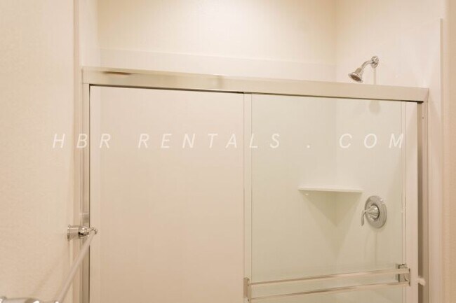Building Photo - Ellis Neighborhood  | Spacious Single-Stor...