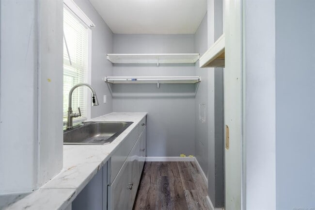 Building Photo - 27 Wood St