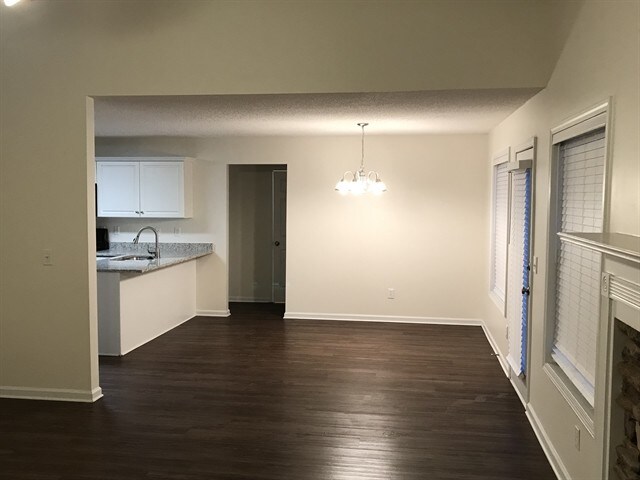 Building Photo - 3208 Grandiflora Pl