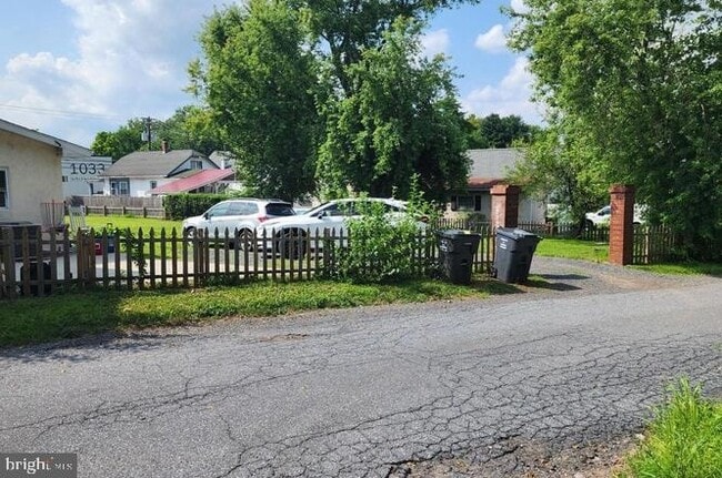 Building Photo - 203 E Cedarville Rd