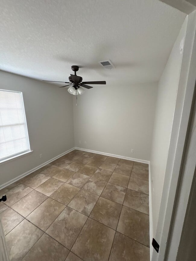 Building Photo - 106 Leeswood Cir