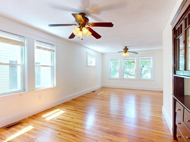 Building Photo - 25 Charlotte Rd