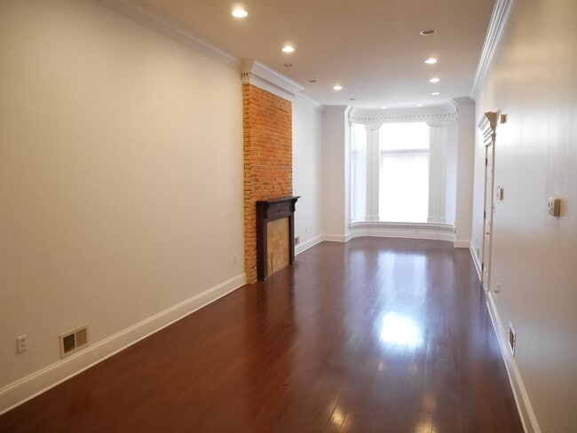 Building Photo - Spacious 3 Bedroom/ 2 Bath-Lower Level