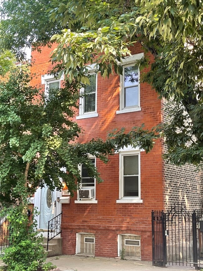 Primary Photo - 1244 W Race Ave