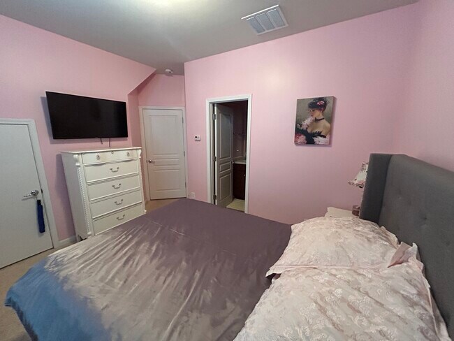 Building Photo - 1070 Drayton Ct