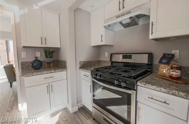 Building Photo - 1511 Living Desert Dr