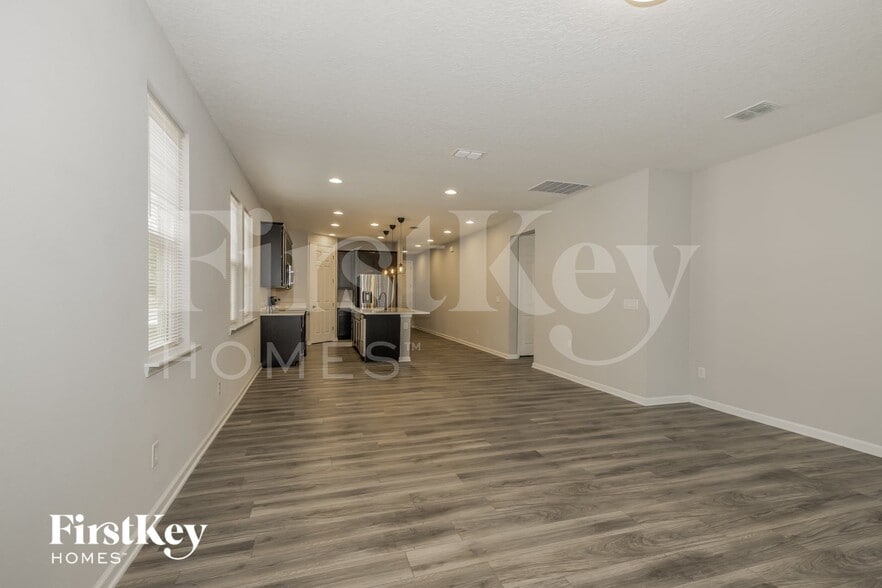 Building Photo - 11010 Chitwood Dr