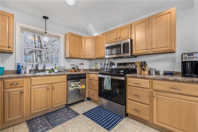 Building Photo - 1059 E Shore Rd