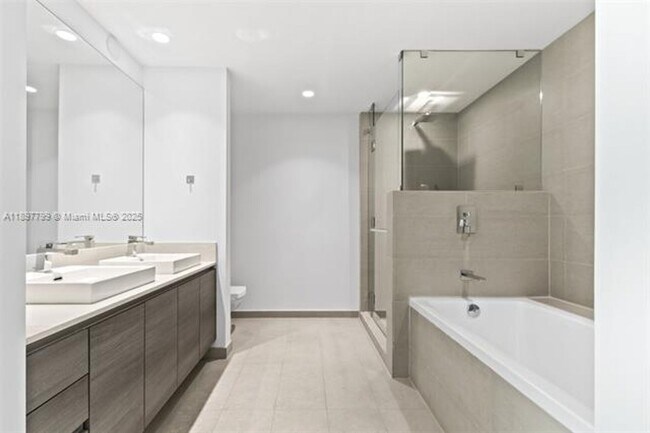 Building Photo - 1080 Brickell Ave